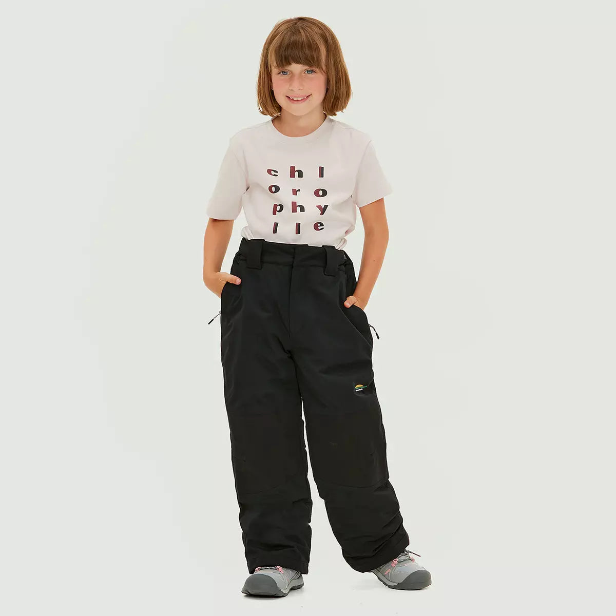 Pantalon de neige - Chlorophylle noir en nylon avec isolation Thermolite, coupe junior, porté sur mannequin vue de face