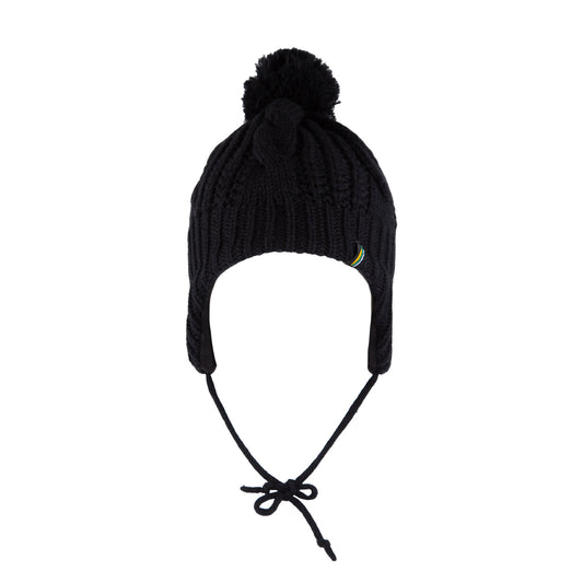 Tuque d'hiver - Chlorophylle noire tricotée avec pompon, doublure polar, liens sous le menton, vue de face.