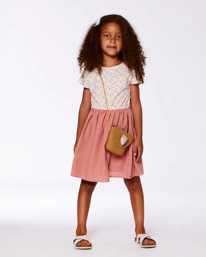 Robe - Deux Par Deux à manches courtes, haut blanc à motifs floraux roses, jupe rose saumon, pour fille, vue de face portée