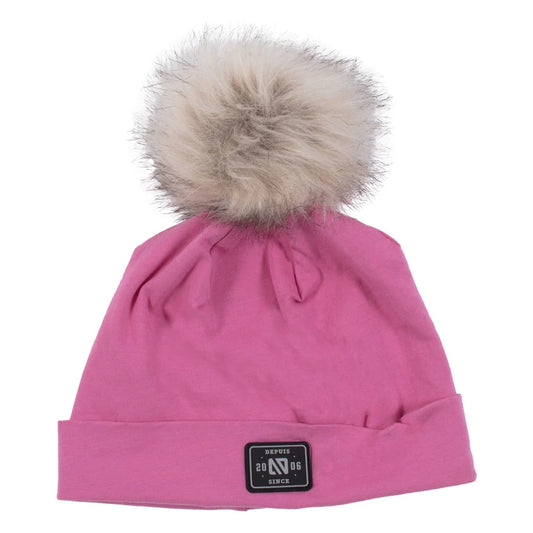 Tuque en jersey doublée en polar - Nanö rose avec pompon fausse fourrure détachable et écusson caoutchouc vue de face
