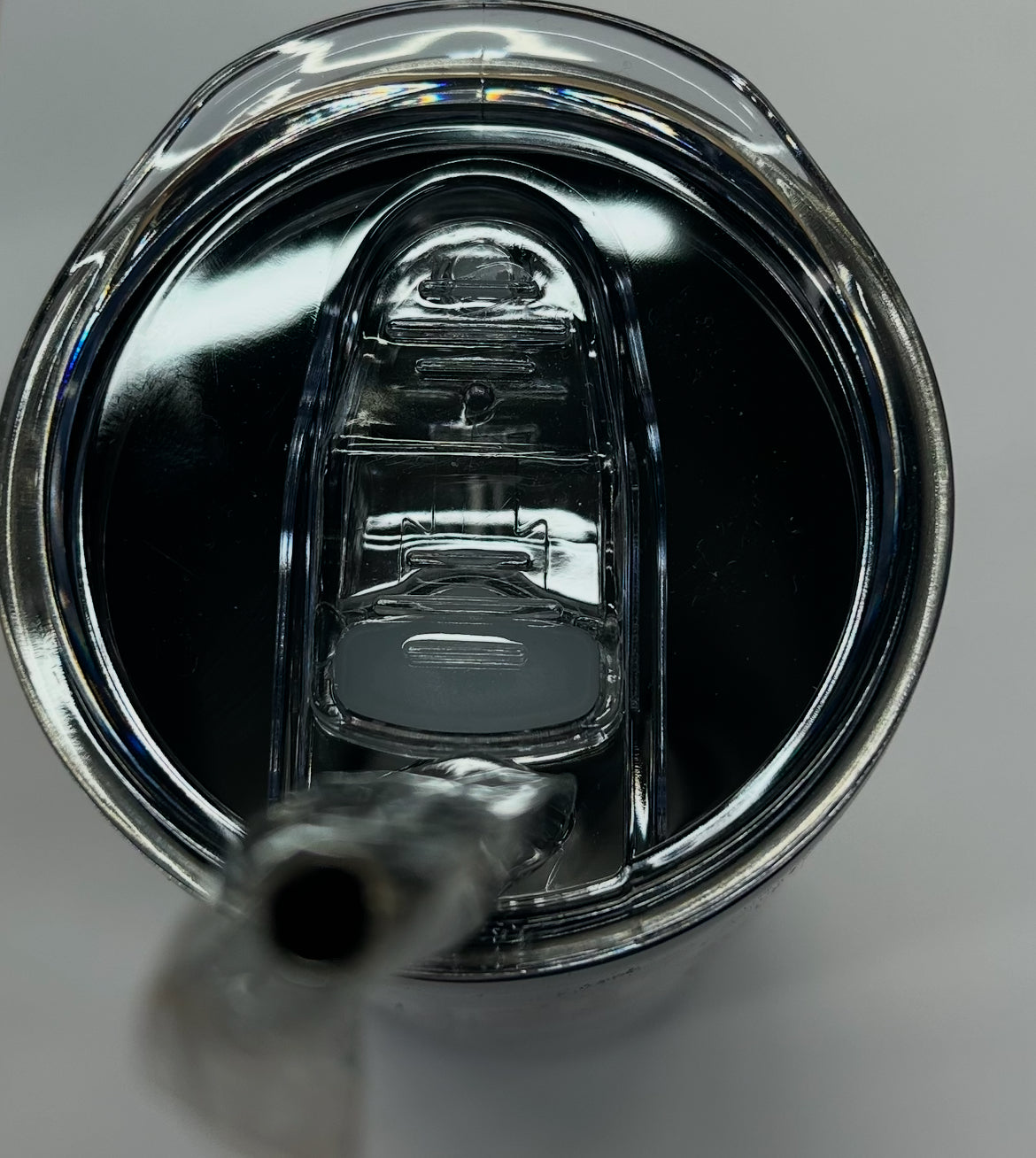 Bouteille isotherme - Mario Peach couvercle transparent avec paille intégrée vue rapprochée dessus