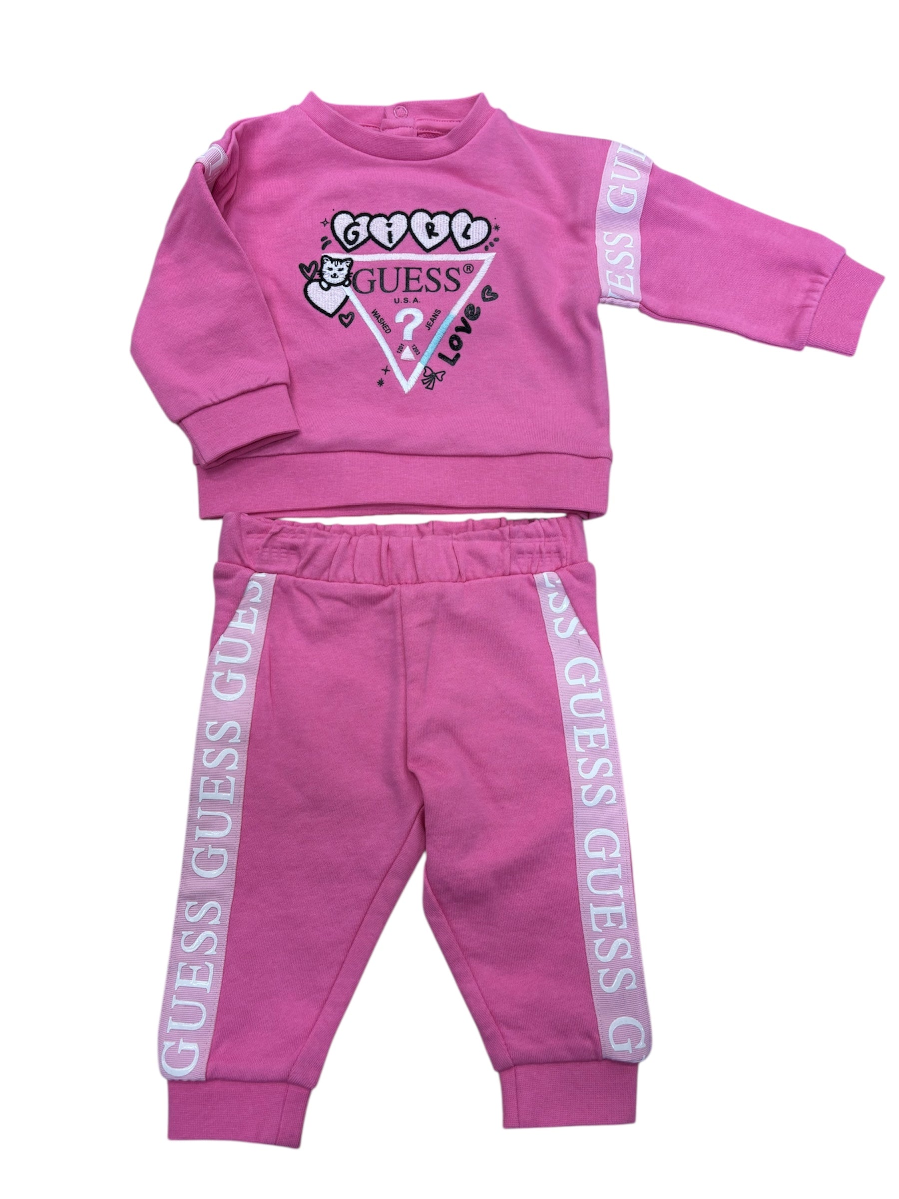 Ensemble - Guess rose en molleton avec logo et motifs noirs et blancs, style décontracté, pour fille, vue de face.