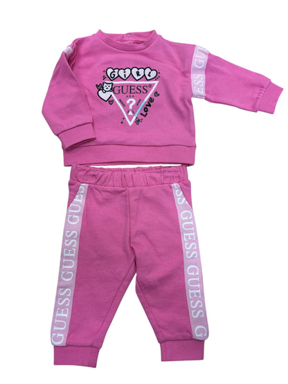 Ensemble - Guess rose en molleton avec logo et motifs noirs et blancs, style décontracté, pour fille, vue de face.