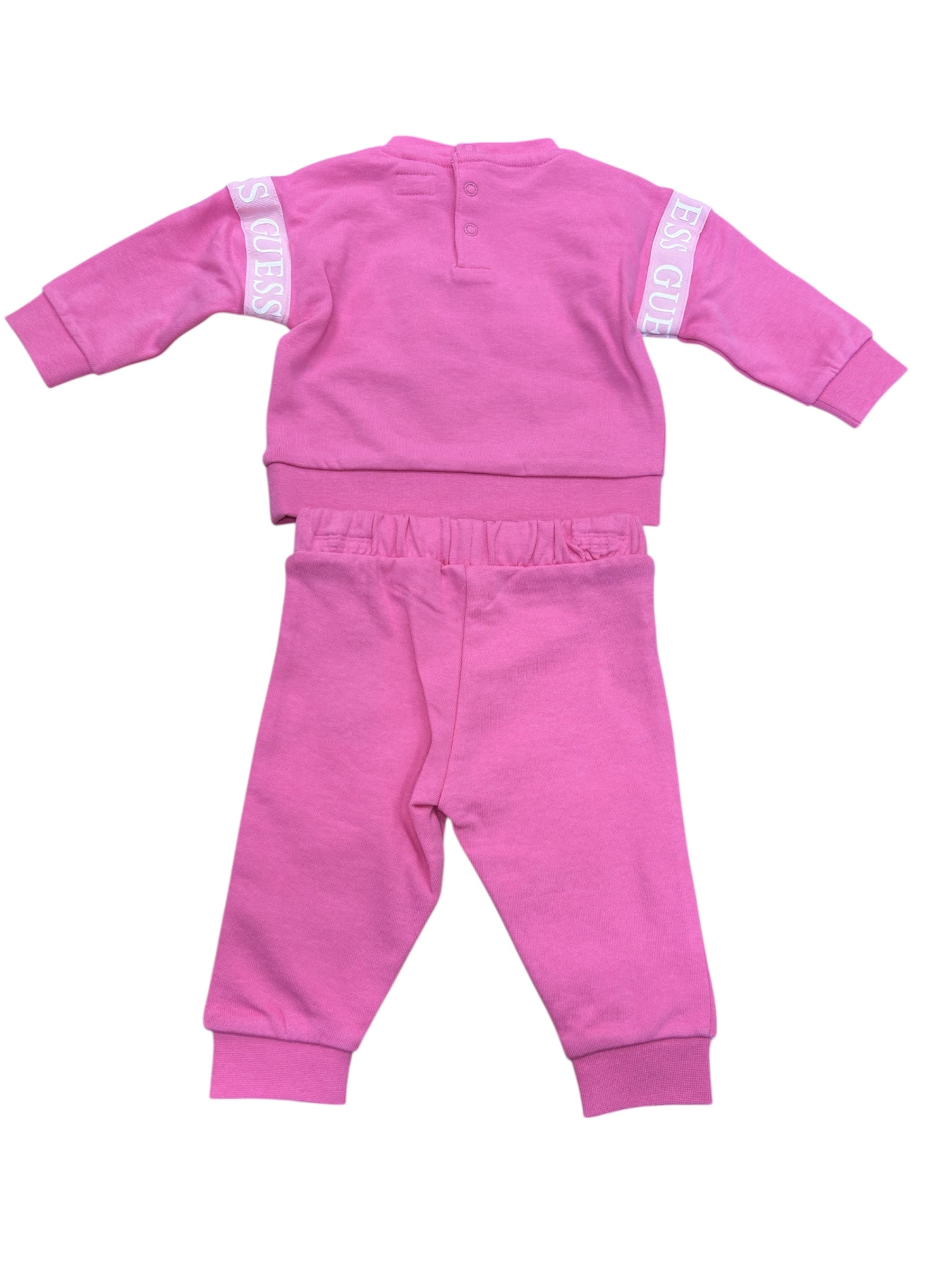 Ensemble - Guess fille rose en coton avec sweat et pantalon, logo blanc sur manches, vue de dos sur fond blanc.
