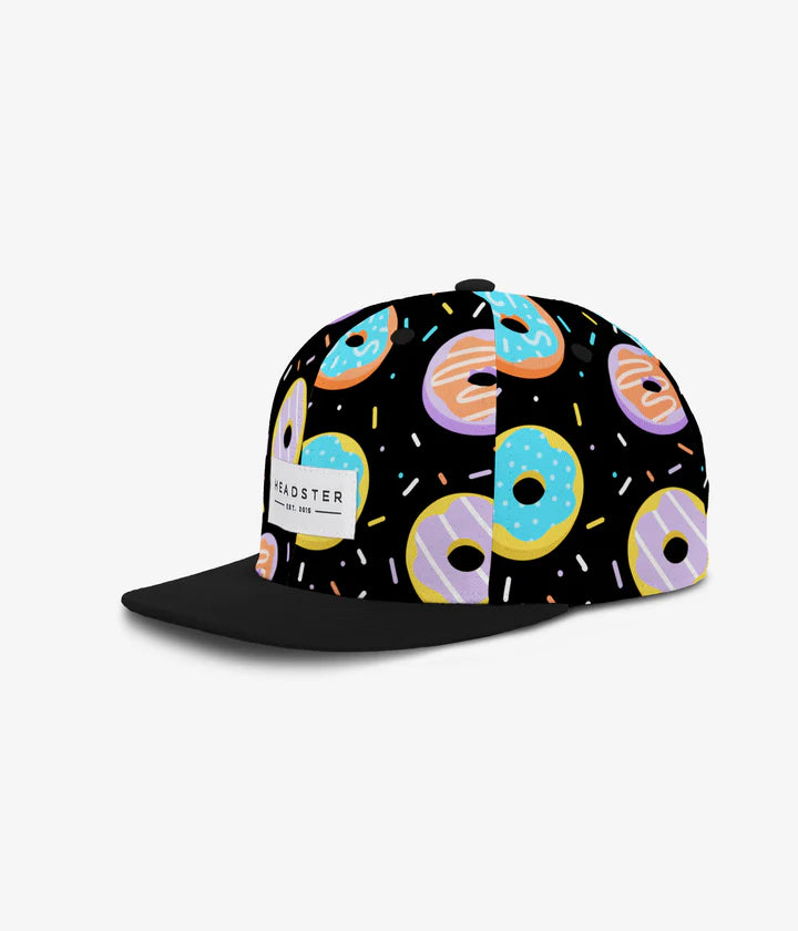 Casquette - Headster noire avec motifs donuts multicolores, bordure noire, coton et polyester, pour enfant, vue de profil droit