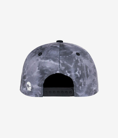 Casquette - Headster grise à motif nuageux avec fermeture réglable, détail tête de mort blanche, vue de dos enfant junior.