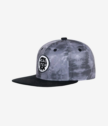 Casquette - Headster gris effet tie-dye avec visière noire en tissu, pour enfant, vue de côté avec logo rond HEADSTER.