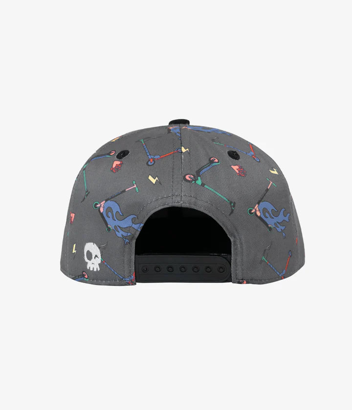 Casquette - Headtser Kids gris foncé à motifs trottinettes et crânes colorés, ajustable, vue de dos enfant