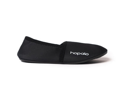 Souliers d'eau - Hopalo noirs en néoprène léger avec logo blanc, style enfant, vue de profil droit.