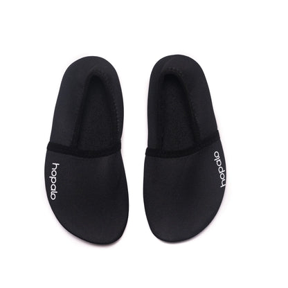 Souliers d'eau - Hopalo noirs en néoprène, semelle antidérapante, confortables, pour enfant, vue de dessus face.