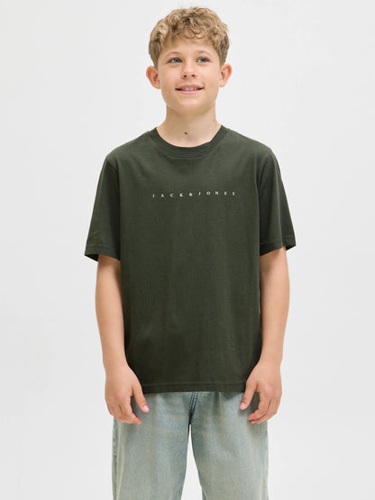 T-Shirt - Jack & Jones vert foncé en coton 100% porté par garçon, vue de face, style décontracté simple