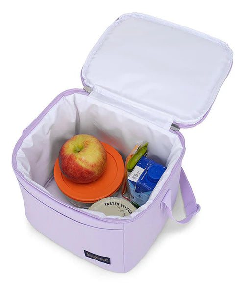 Boite à lunch - Super Snac lilas avec doublure blanche isolante, style sac à main, vue de dessus ouvert avec contenu alimentaire.