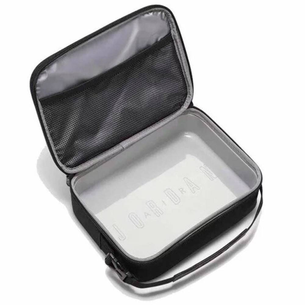 Boite à lunch - Jordan noire avec intérieur argent isolant PEVA, compartiment principal ouvert, vue de dessus angle oblique