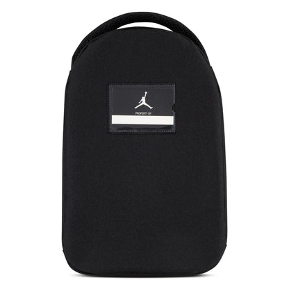 Boite à lunch - Jordan noire avec bande blanche et logo silhouette, poignée, style enfant, vue de face.