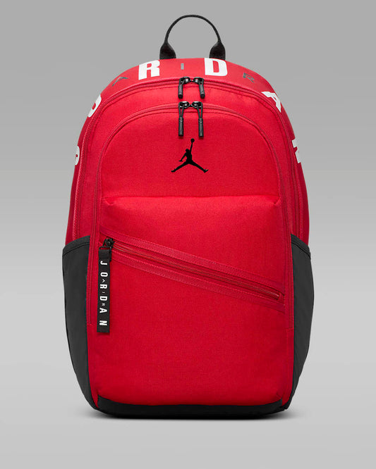 Sac à dos - Jordan rouge et noir avec logo Jumpman noir, poches zippées, pour enfant, vue de face.