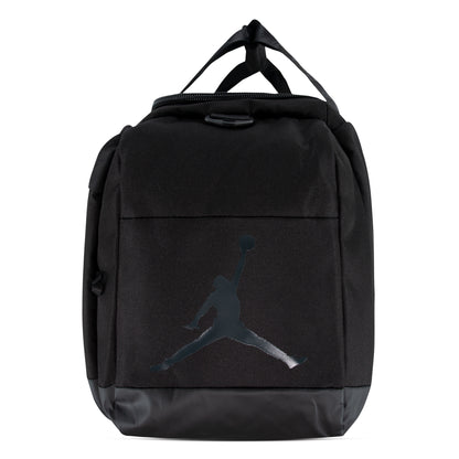 Sac sport - Jordan noir avec logo gris foncé, grande poche avant, tissu synthétique résistant, vue de face.