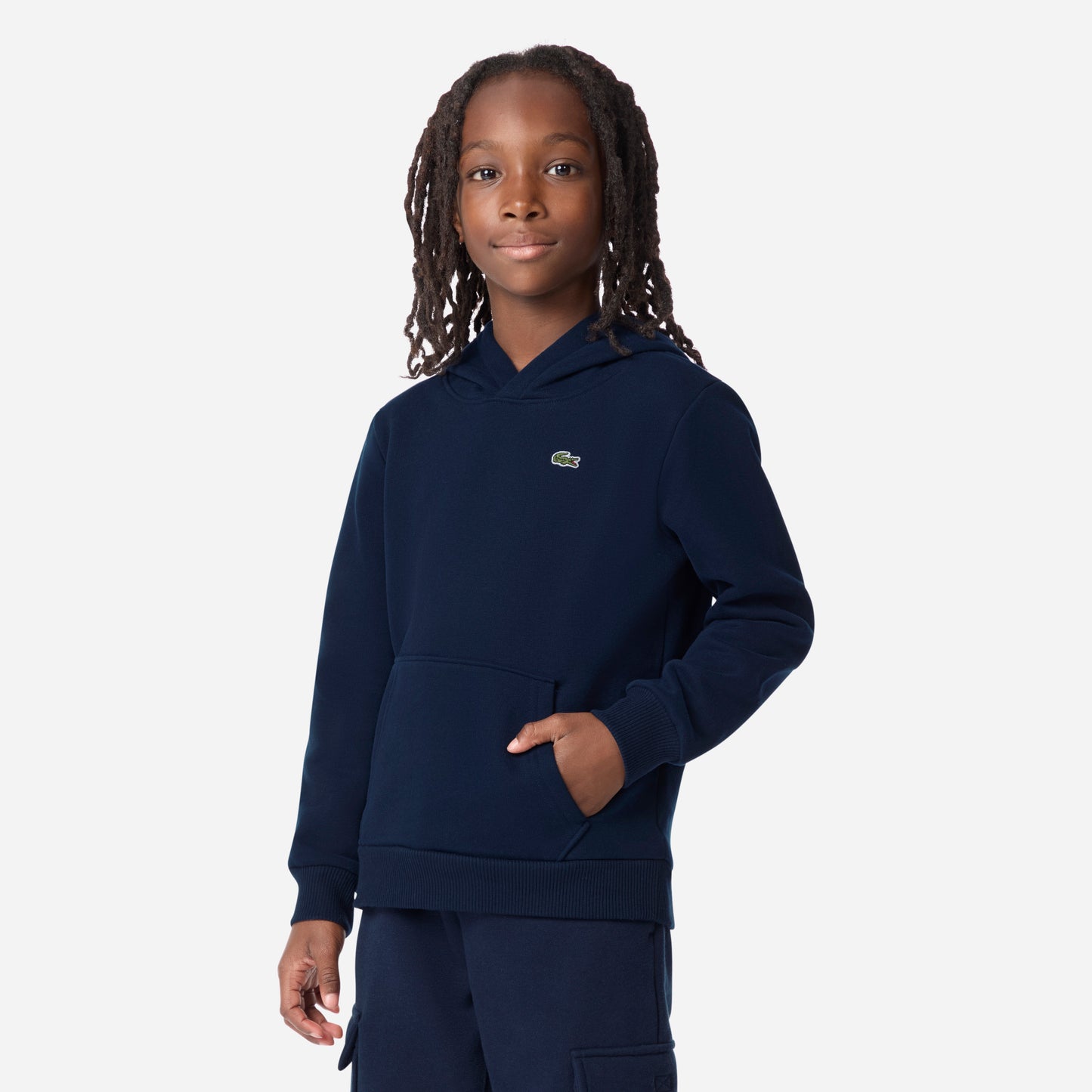 Hoodie - Lacoste bleu marine en coton polyester avec poche kangourou, pour garçon, porté, vue de face.