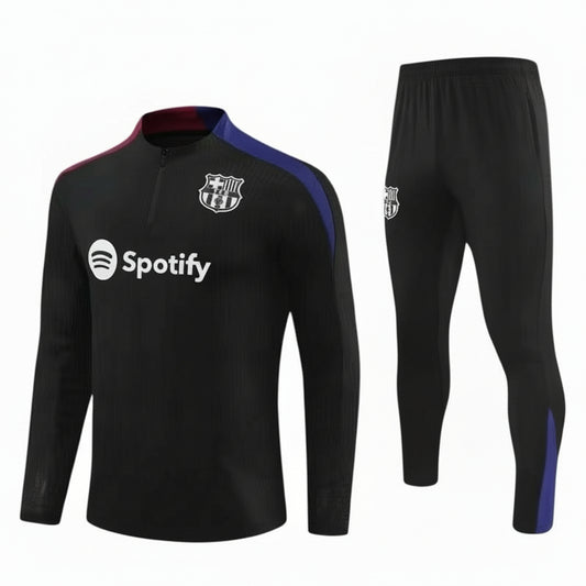 Ensemble de soccer - Lamine Yamal noir avec bandes bleue et bordeaux, polyester, pour enfant, vue de face et côté pantalon.