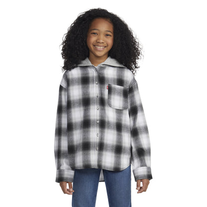 Chemise à capuche - Levi's à carreaux blanc et noir en flanelle douce, pour fille, vue de face portée sur mannequin.