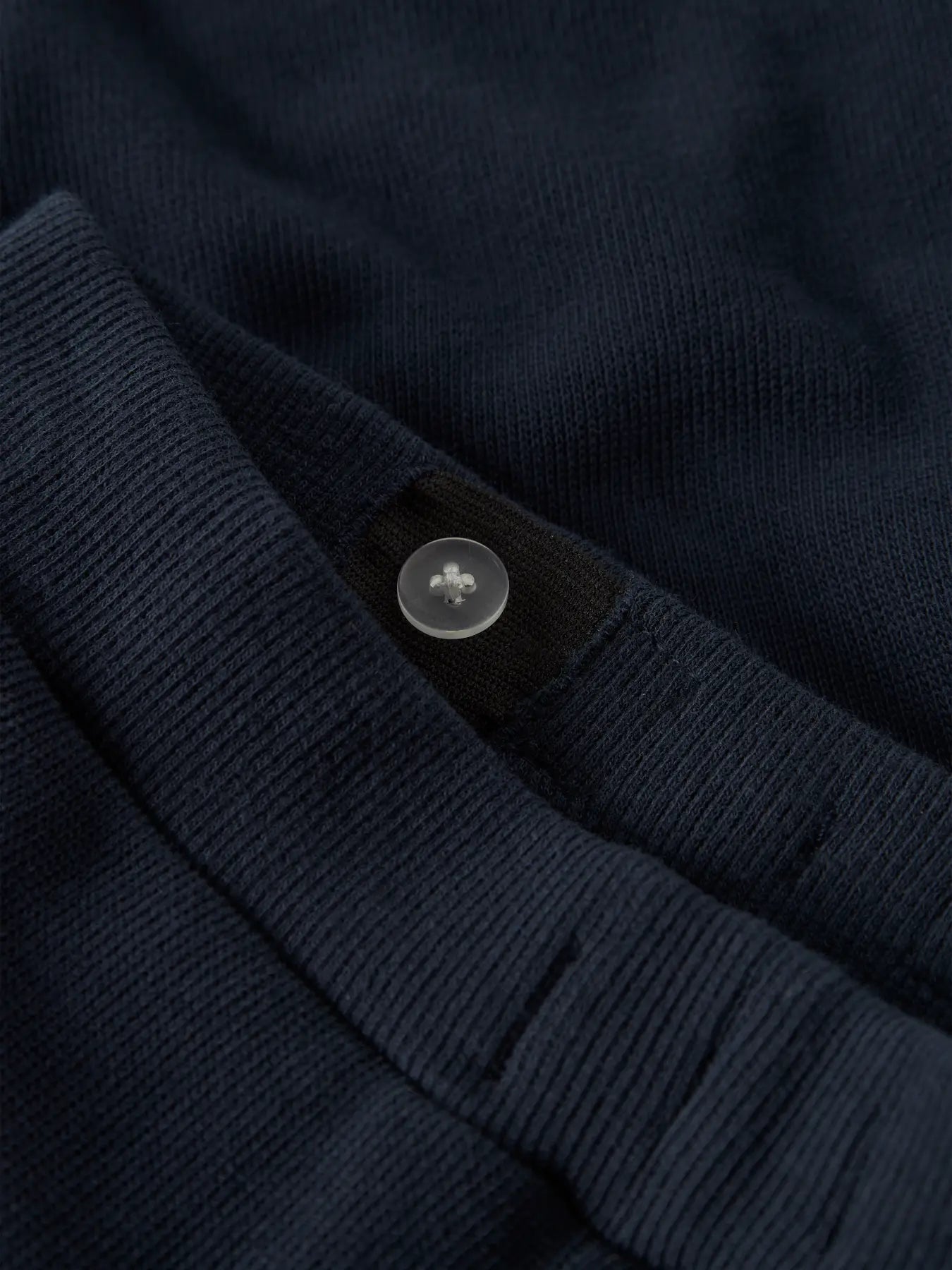 Pantalon - Name It bleu marine en coton bio avec réglage taille par bouton, pour garçon, vue gros plan ceinture