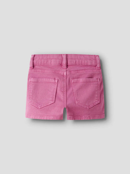 Short - Name It short rose vif en coton biologique et élasthanne pour enfant, vue de dos avec poches arrière.