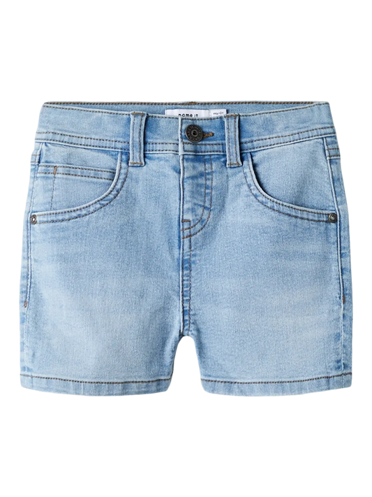 Short - Name It short en jean bleu clair pour enfant, vue de face, style décontracté, matière en denim.