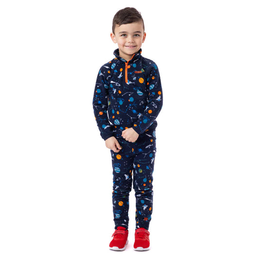 Ensemble thermal - Nanö garçon bleu marine à motifs planètes orange et bleu, tissu micropolaire, vue de face porté sur mannequin garçon.