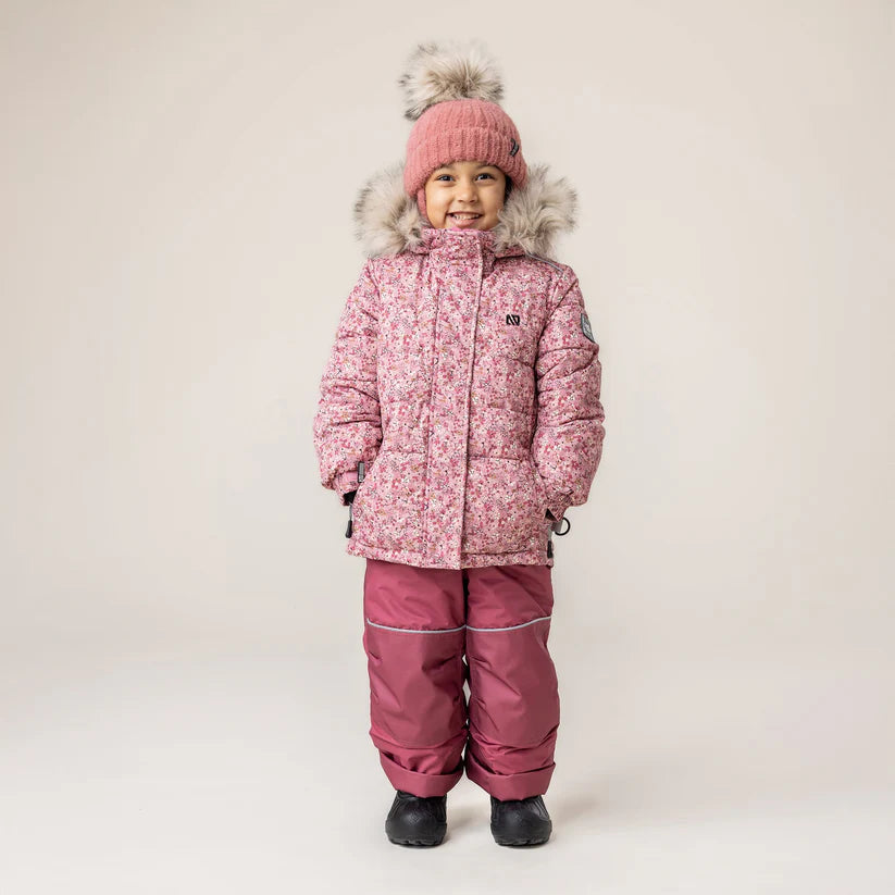 Habit de neige Phoebe - Nanö rose à motifs, doublure fourrure capuche, pantalon assorti, pour fille, porté de face, hiver