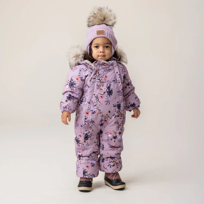 Habit de neige 1 pièce - Nanö lilas à motifs floraux multicolores, capuche fourrure, pour bébé, vue de face.