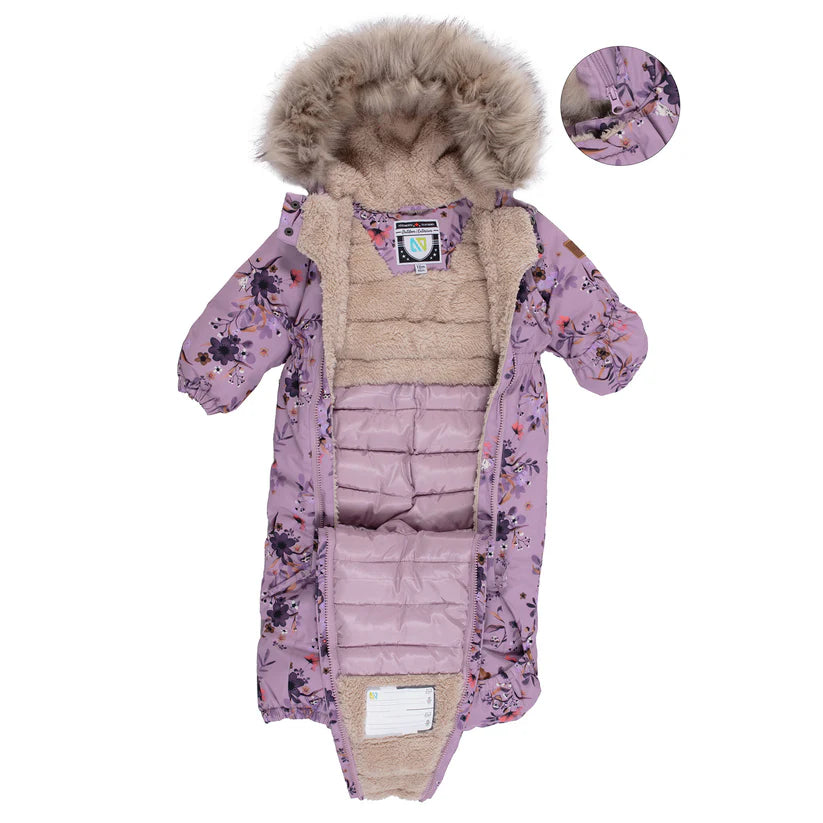 Habit de neige 1 pièce - Nanö violet à motifs floraux, doublure polaire beige, capuche fourrure, pour bébé fille, vue de face ouverte