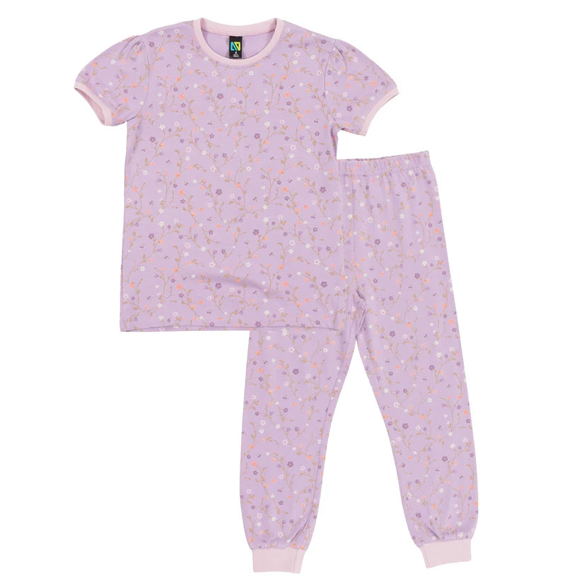 Pyjama - Nanö deux pièces jersey modal violet clair avec motifs floraux rose et orange, fille, vue à plat.