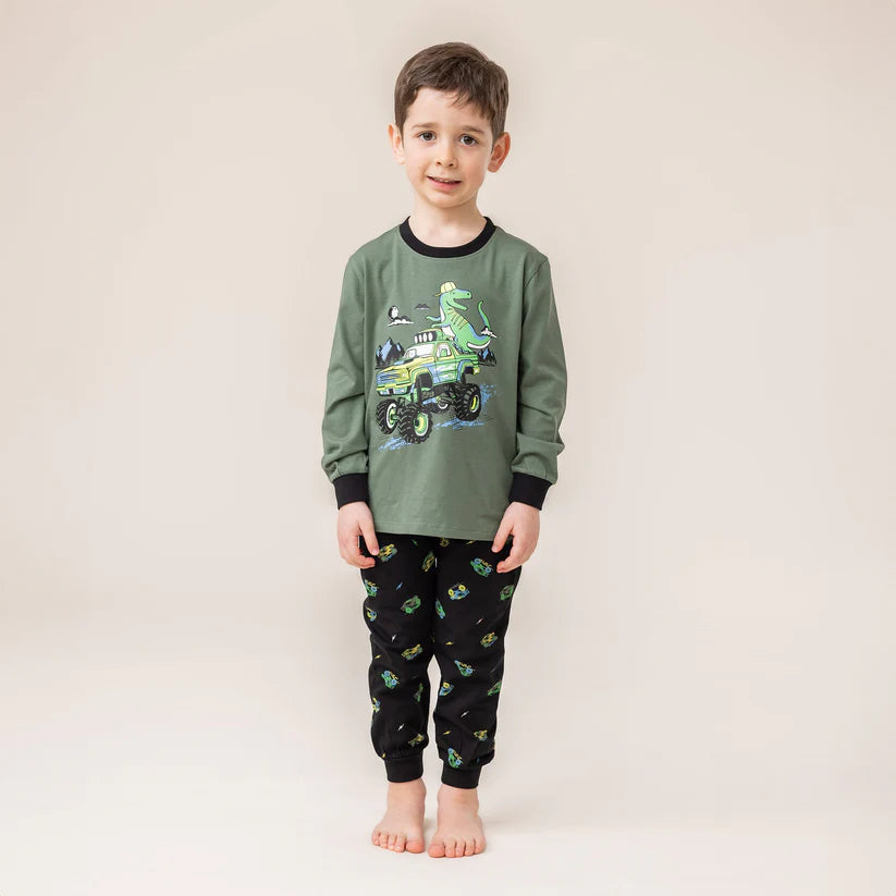 Pyjama - Nanö garçon vert manches longues avec imprimé dinosaure, pantalon noir motifs verts, vue de face porté sur mannequin.