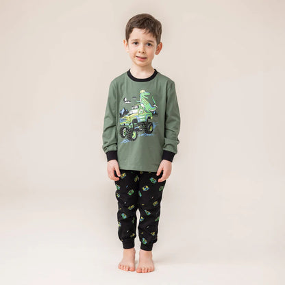 Pyjama - Nanö garçon vert manches longues avec imprimé dinosaure, pantalon noir motifs verts, vue de face porté sur mannequin.
