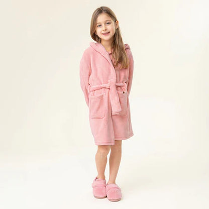 Robe de chambre - Nanö rose uni en tricot doux avec capuchon et ceinture, manches longues, pour fille, vue de face, portée sur mannequin.