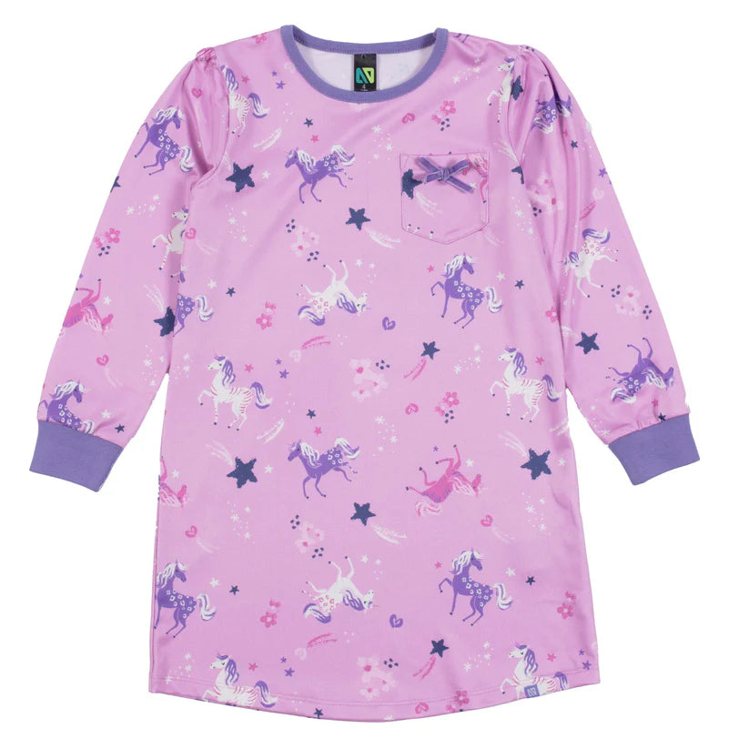 Robe de nuit - Nanö rose à motif licornes blanches et violettes, manches longues, poche décorative, pour fille, vue de face.