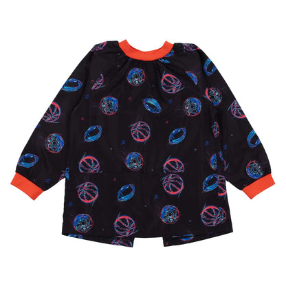 Tablier - Nanö noir à motifs ronds bleus et rouges, polyester, poignets et col côtelés rouges, enfant, vue de face.
