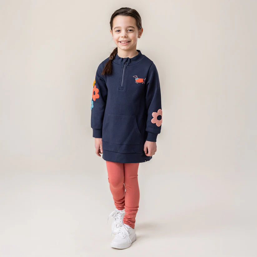 Tunique - Nanö bleu marine en interlock avec imprimés floraux rose et orange, col montant, pour fille, vue de face portée