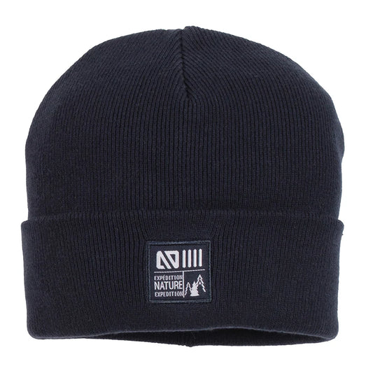 Tuque d'hiver - Nanö en tricot bleu marine à double épaisseur avec bord replié et écusson tissé, vue de face.