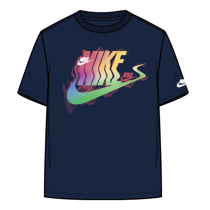 T-Shirt - Nike bleu marine avec logo multicolore et manches courtes, 60% coton 40% polyester, pour garçon, vue de face.