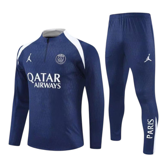 Ensemble de soccer - O.Dembélé bleu marine avec détails blancs en polyester, haut manches longues et pantalon ajustable, vue de face.