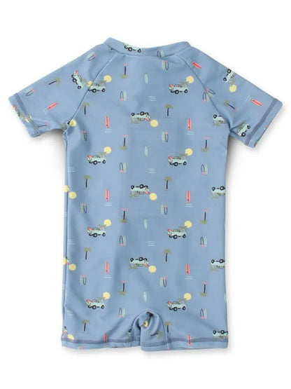 Maillot de bain - Northcoast bleu ciel à manches courtes avec motifs voitures et planches de surf, pour bébé garçon, vue de dos.
