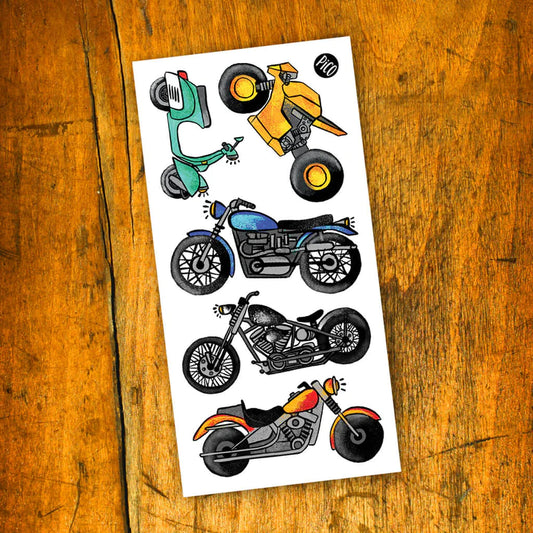 Feuille de tatouages temporaires Pico Tatoo - Amour de la moto avec motos colorées bleu, jaune, orange, vert, vue de dessus.