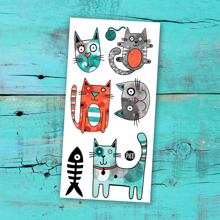 Feuille de tatouages temporaires Pico Tatoo - Bibi le chat gris colorés bleu, orange, gris, design enfant, vue de dessus.