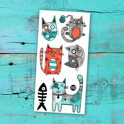 Feuille de tatouages temporaires Pico Tatoo - Bibi le chat gris colorés bleu, orange, gris, design enfant, vue de dessus.