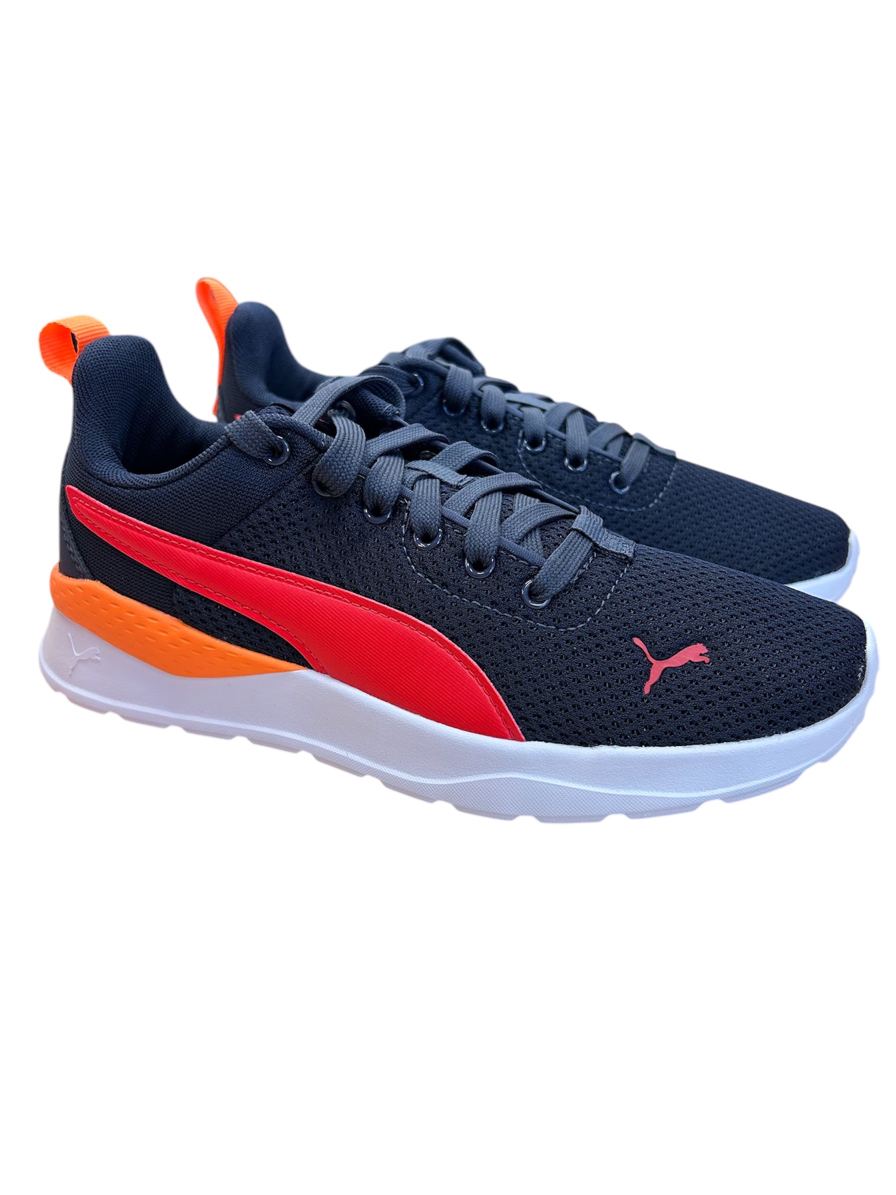 Espadrilles - Anzarun Lite Puma bleu marine avec détails rouges et orange, mesh respirant, pour garçon vue de profil côté extérieur.