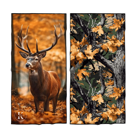 Serviette de plage - Chevreuil d’automne en microfibre, motifs chevreuil et feuillage orange, vue recto verso, design automnal.