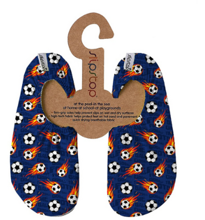 Slip Stop chaussures d'eau bleu marine avec motifs ballons de foot enflammés, tissu respirant, pour enfant, vue de dessus