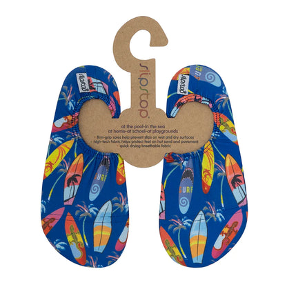 Slip Stop chaussures d'eau enfant bleues à motifs planches de surf colorées, vue de dessus avec attache carton