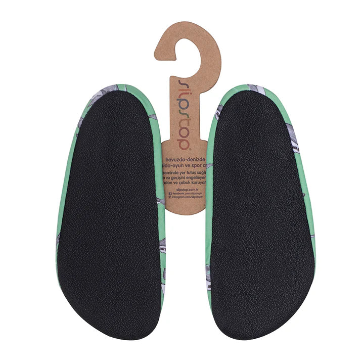 Slip Stop chaussures d'eau vert clair avec semelle noire antidérapante, tissu léger, pour enfant, vue de dessous