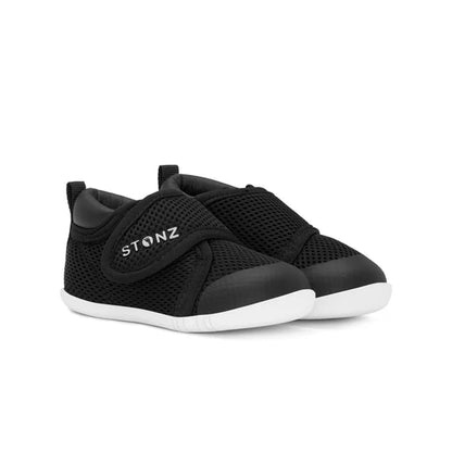 Chaussures - Stonz Cruiser Baby noires en mesh respirant et semelle blanche, bébé, vue de profil droit